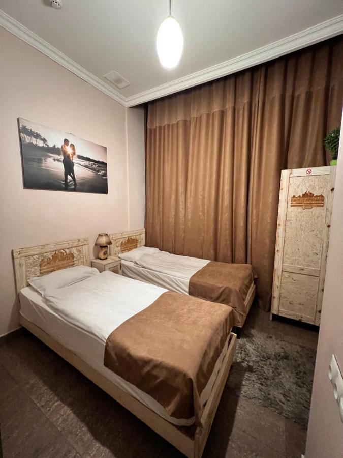 Hotel California Boutique Yerevan Bagian luar foto