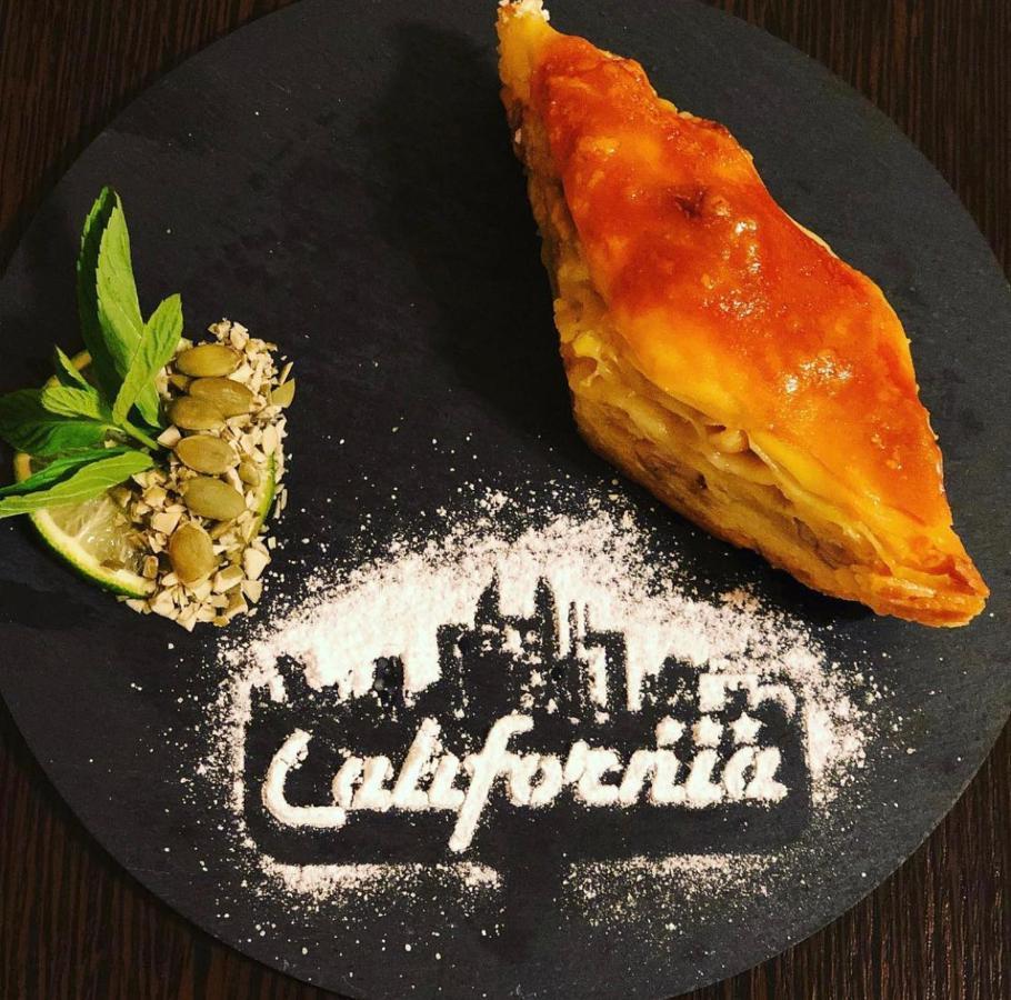 Hotel California Boutique Yerevan Bagian luar foto