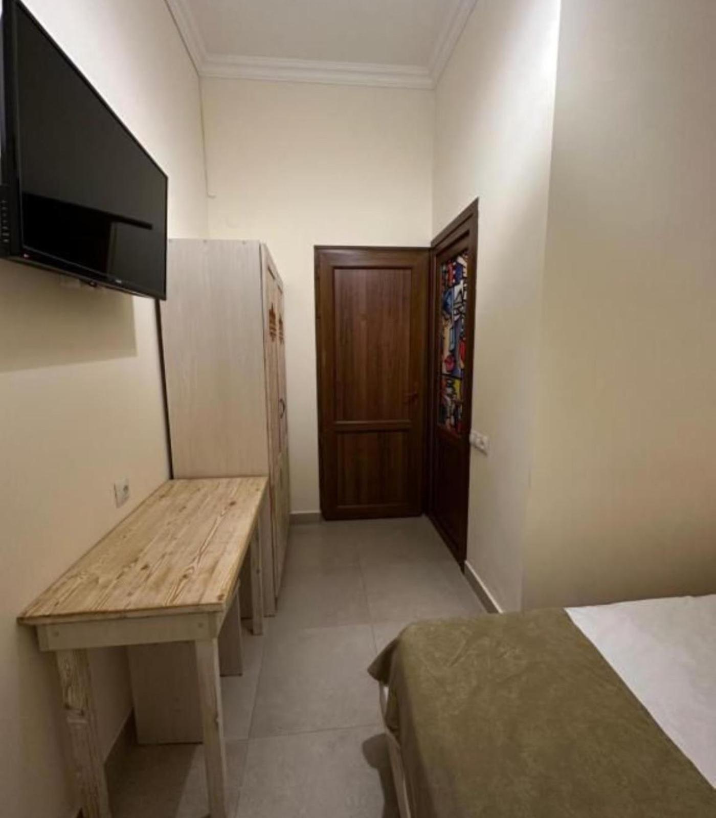 Hotel California Boutique Yerevan Bagian luar foto