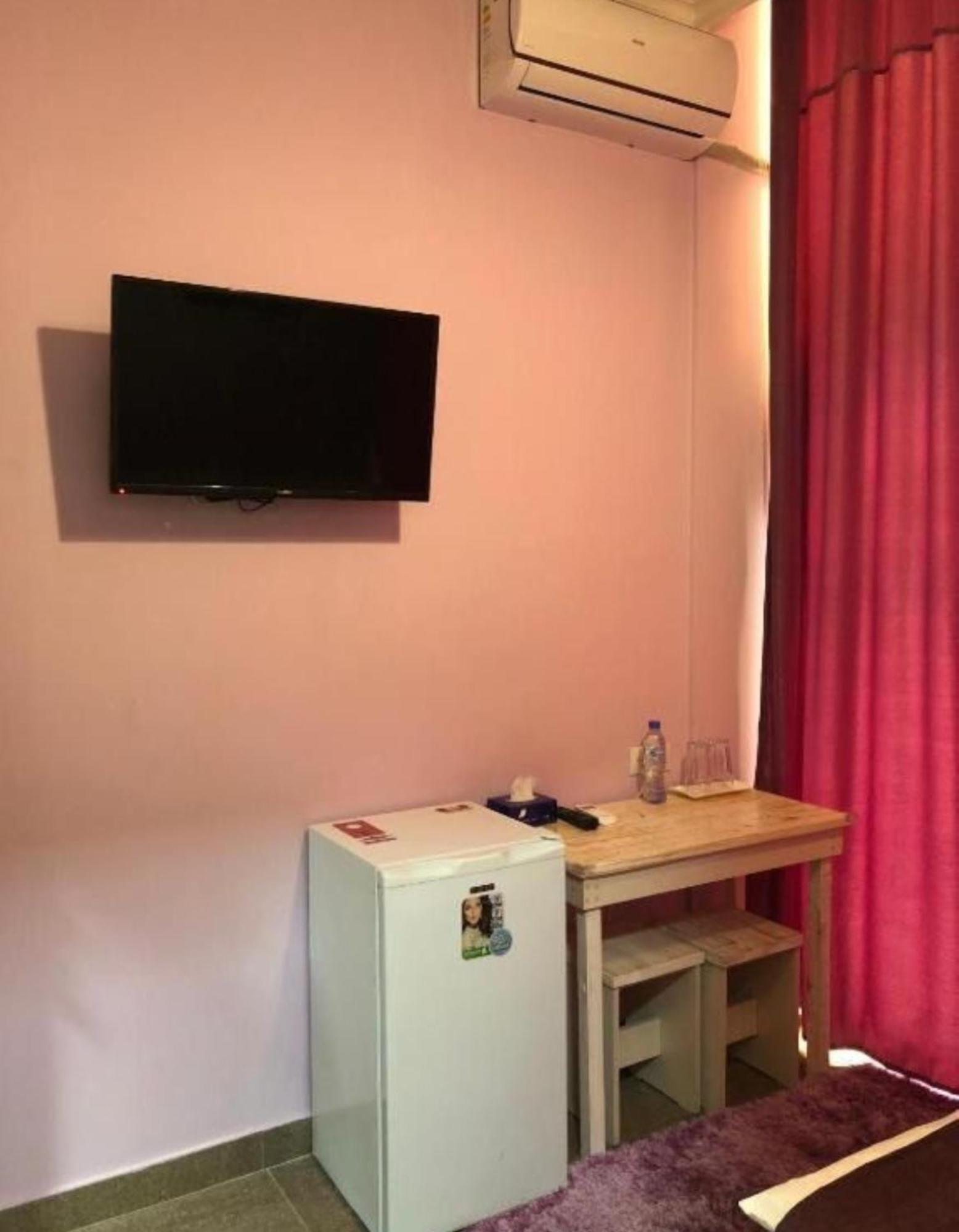 Hotel California Boutique Yerevan Bagian luar foto