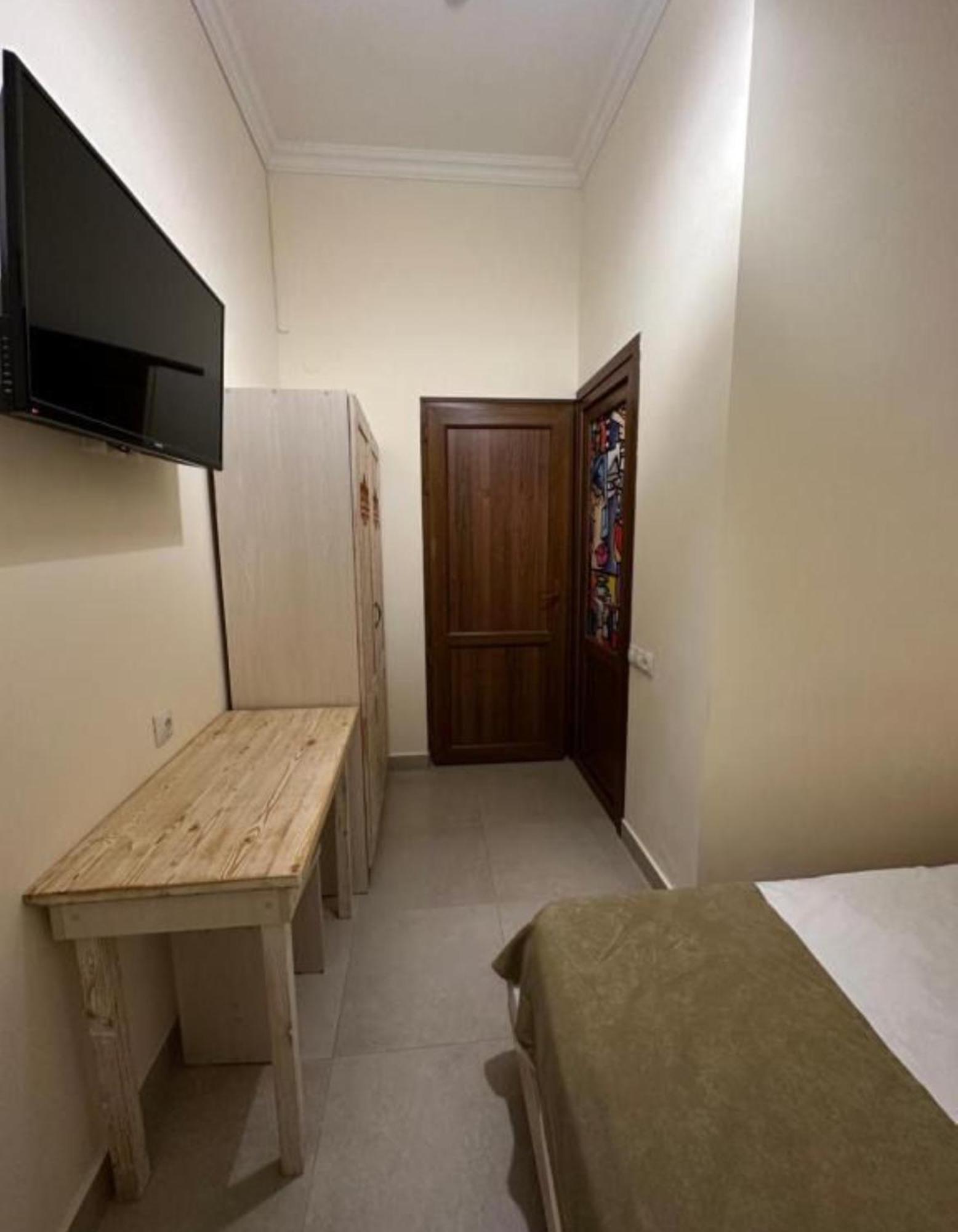 Hotel California Boutique Yerevan Bagian luar foto