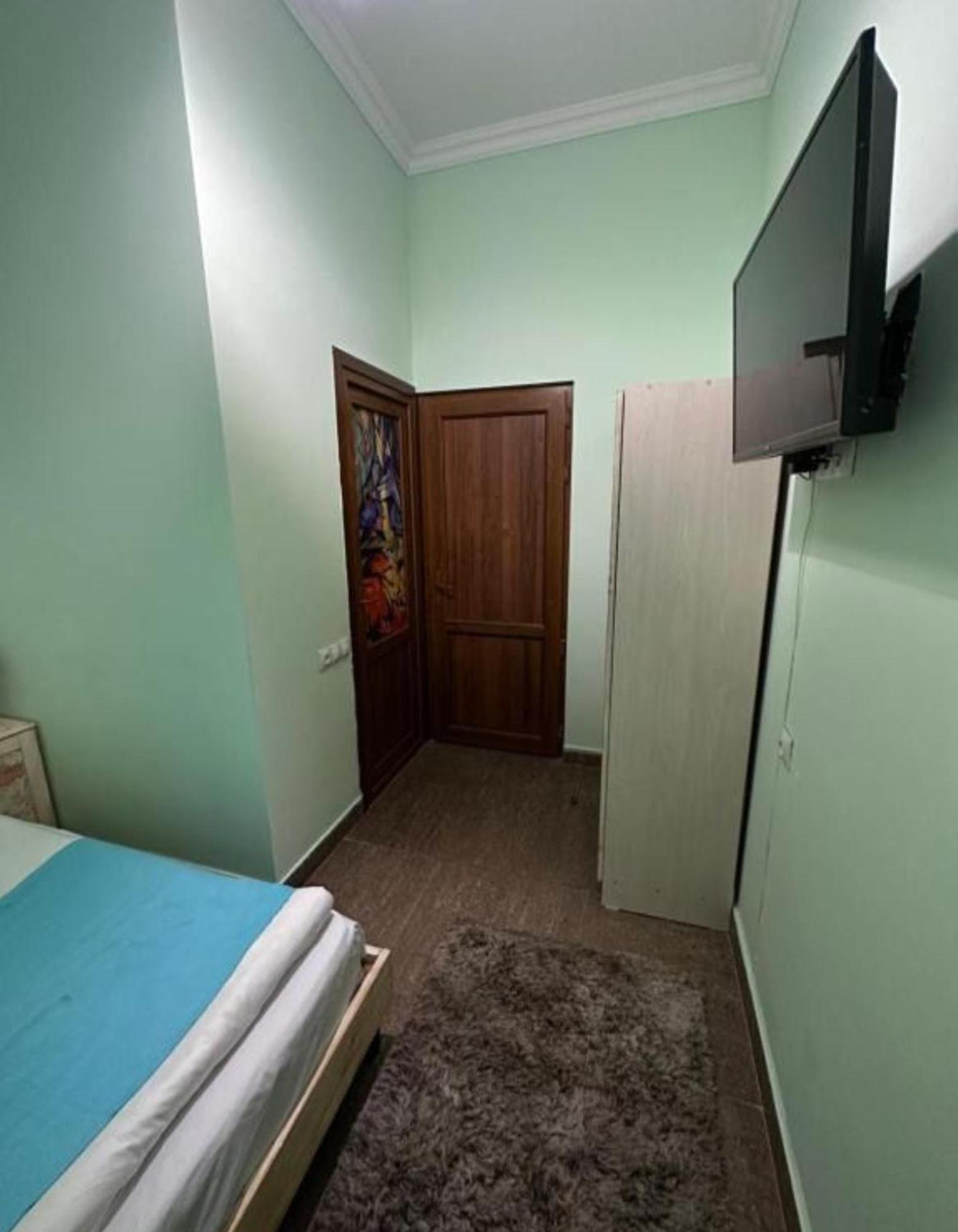 Hotel California Boutique Yerevan Bagian luar foto