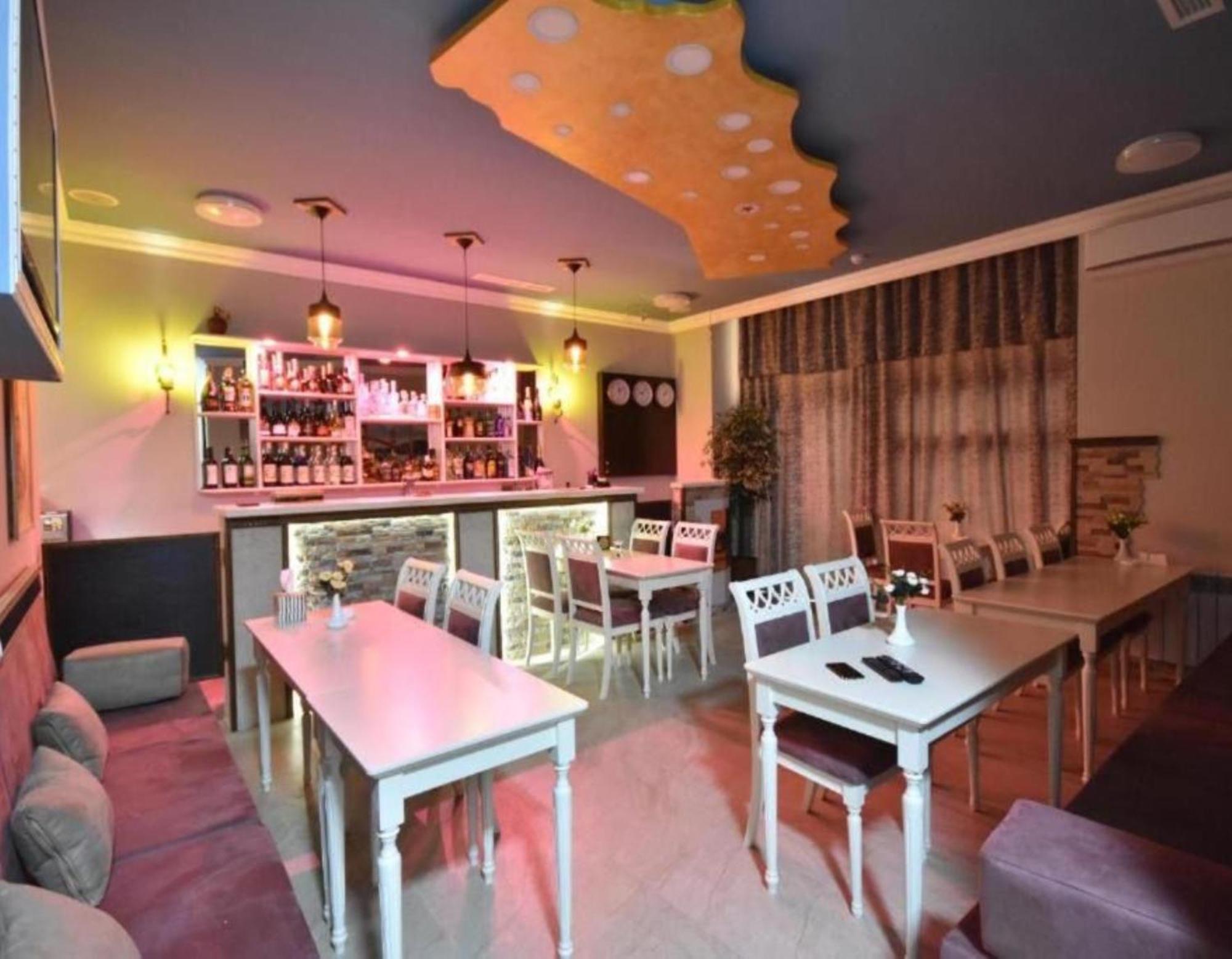 Hotel California Boutique Yerevan Bagian luar foto