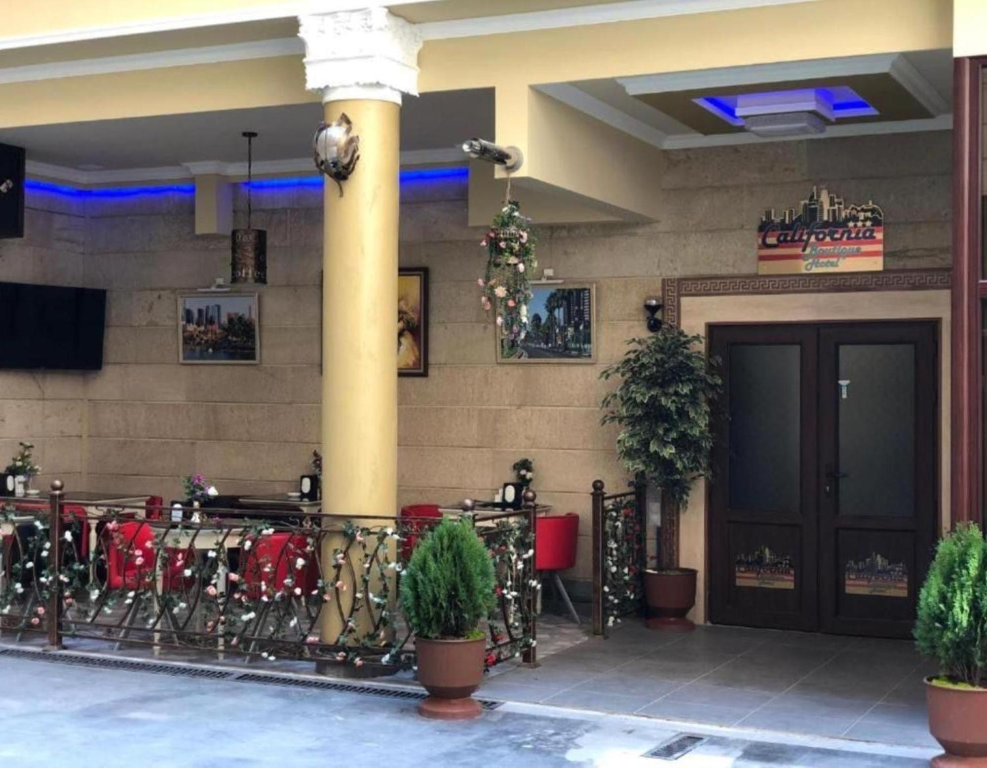 Hotel California Boutique Yerevan Bagian luar foto