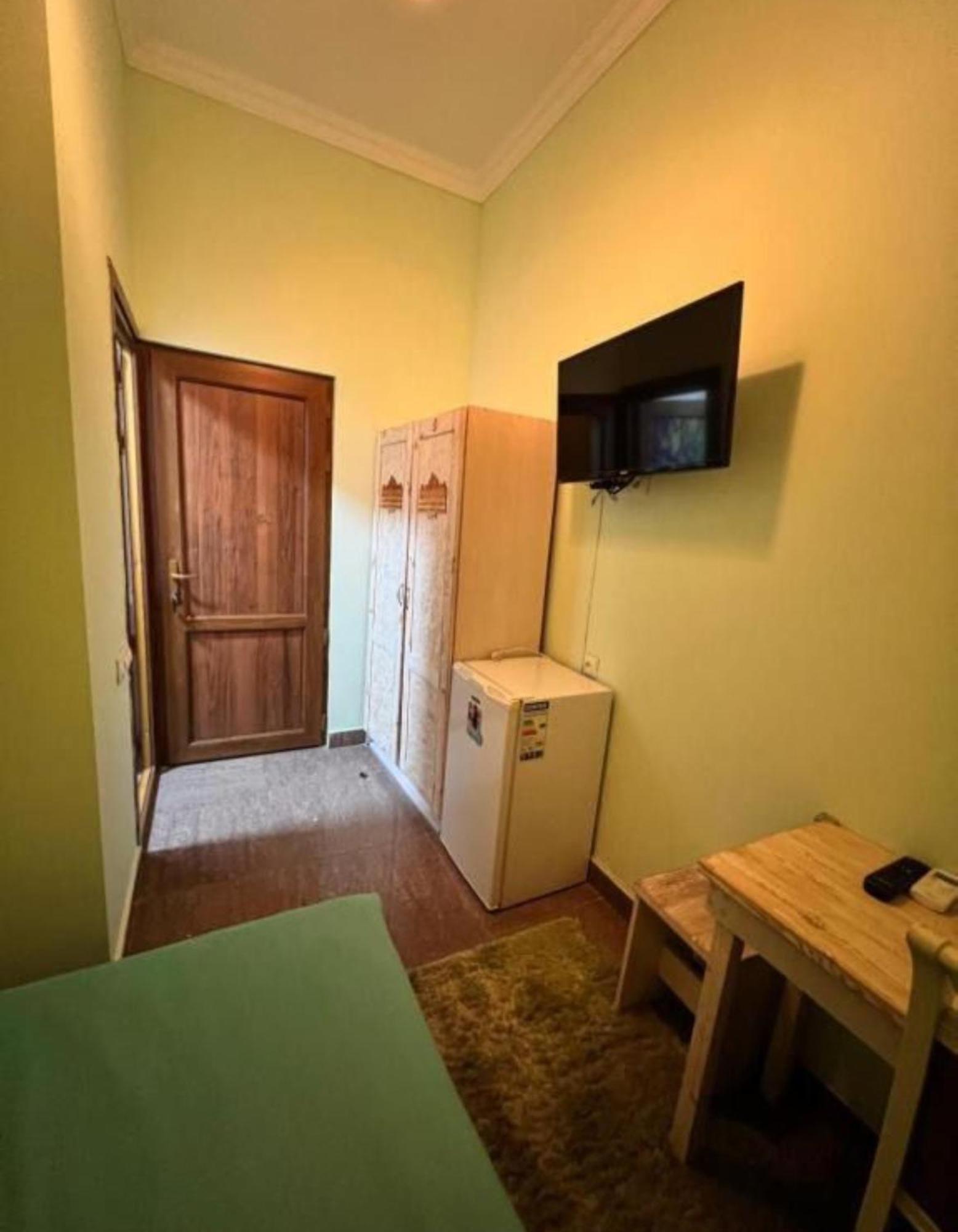 Hotel California Boutique Yerevan Bagian luar foto