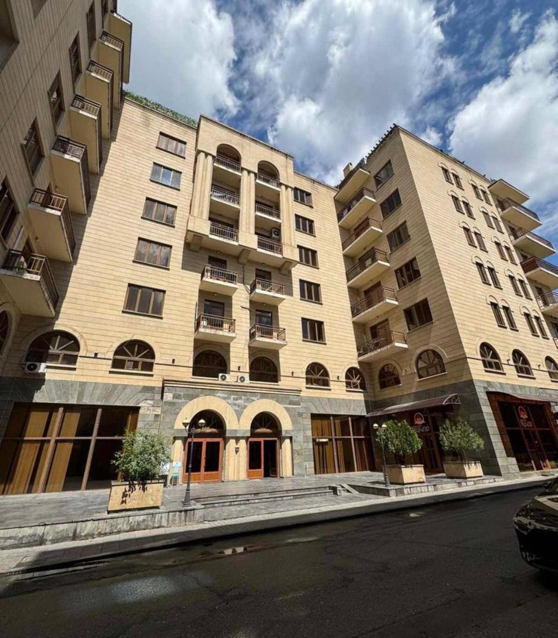 Hotel California Boutique Yerevan Bagian luar foto