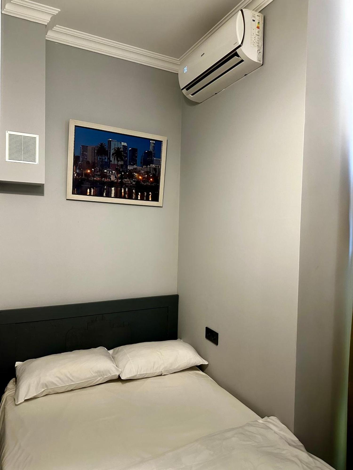 Hotel California Boutique Yerevan Bagian luar foto