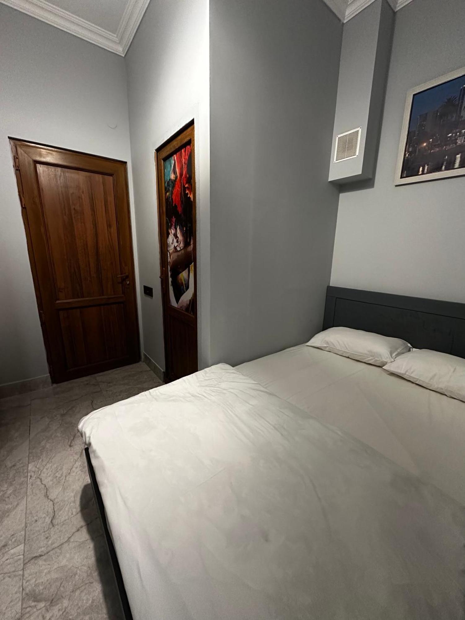Hotel California Boutique Yerevan Bagian luar foto