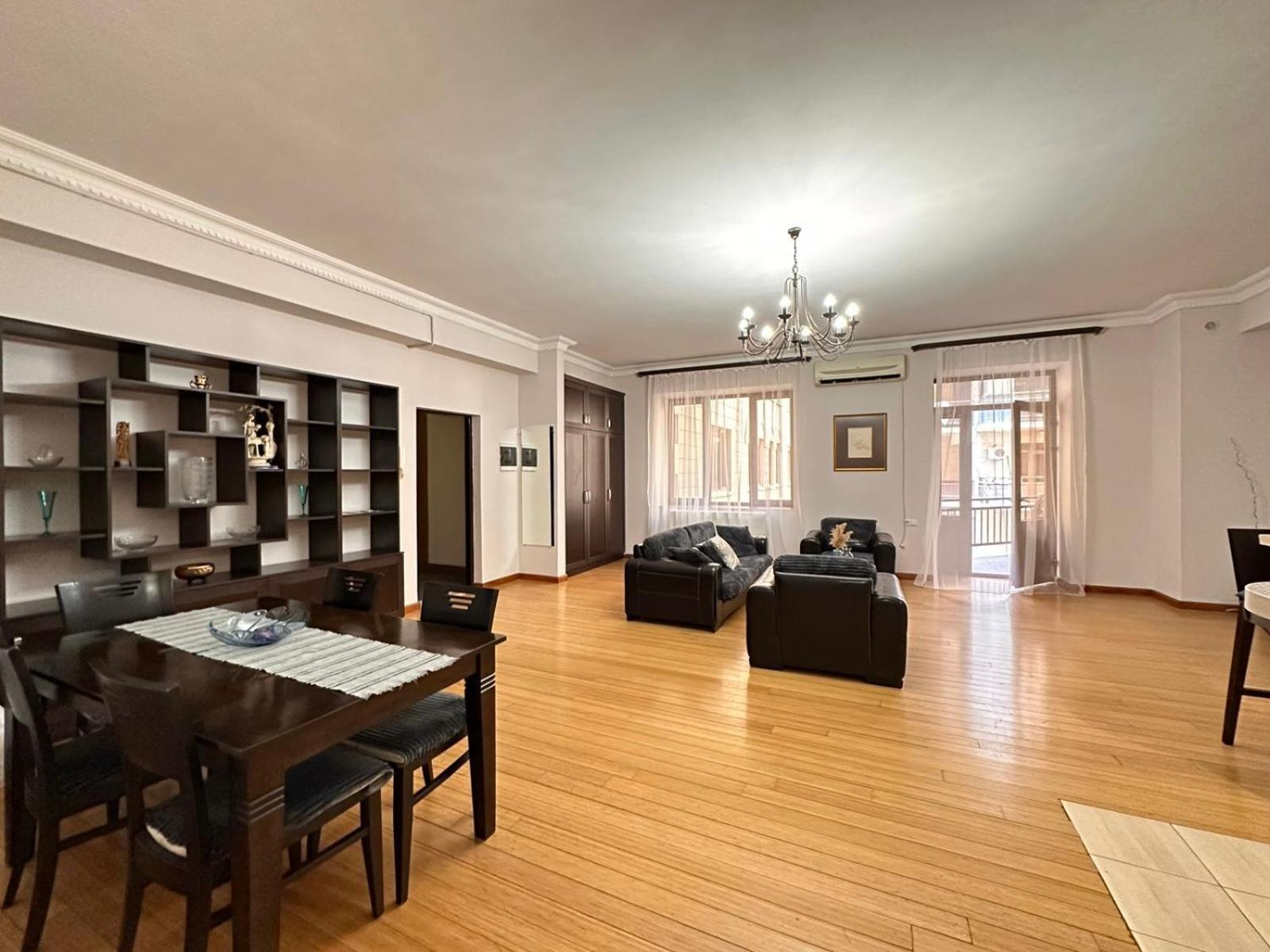Hotel California Boutique Yerevan Bagian luar foto