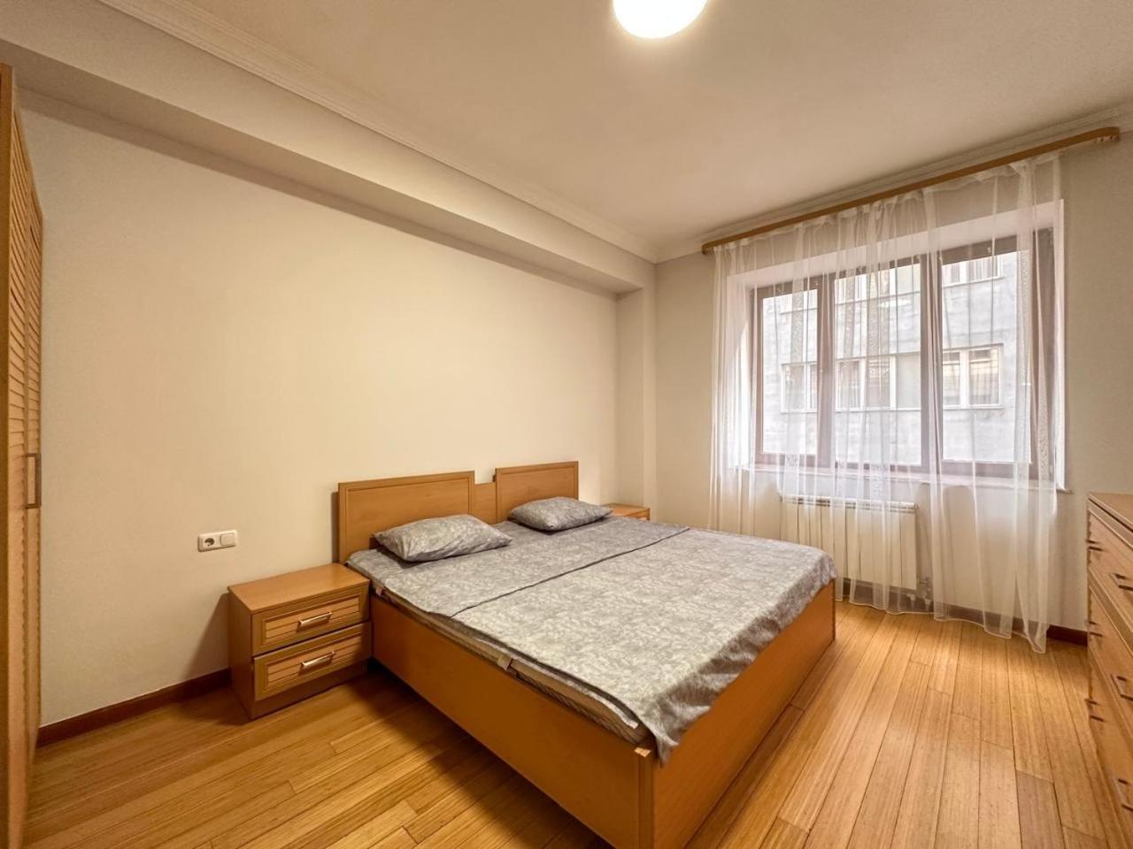 Hotel California Boutique Yerevan Bagian luar foto