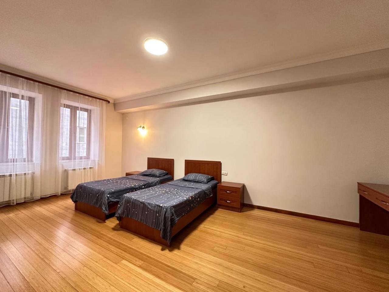 Hotel California Boutique Yerevan Bagian luar foto