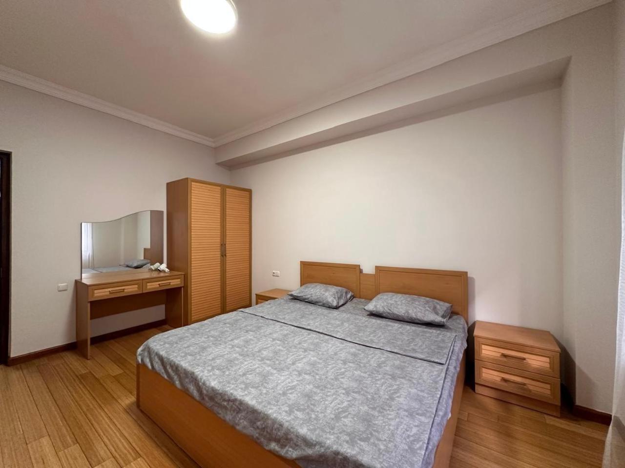 Hotel California Boutique Yerevan Bagian luar foto