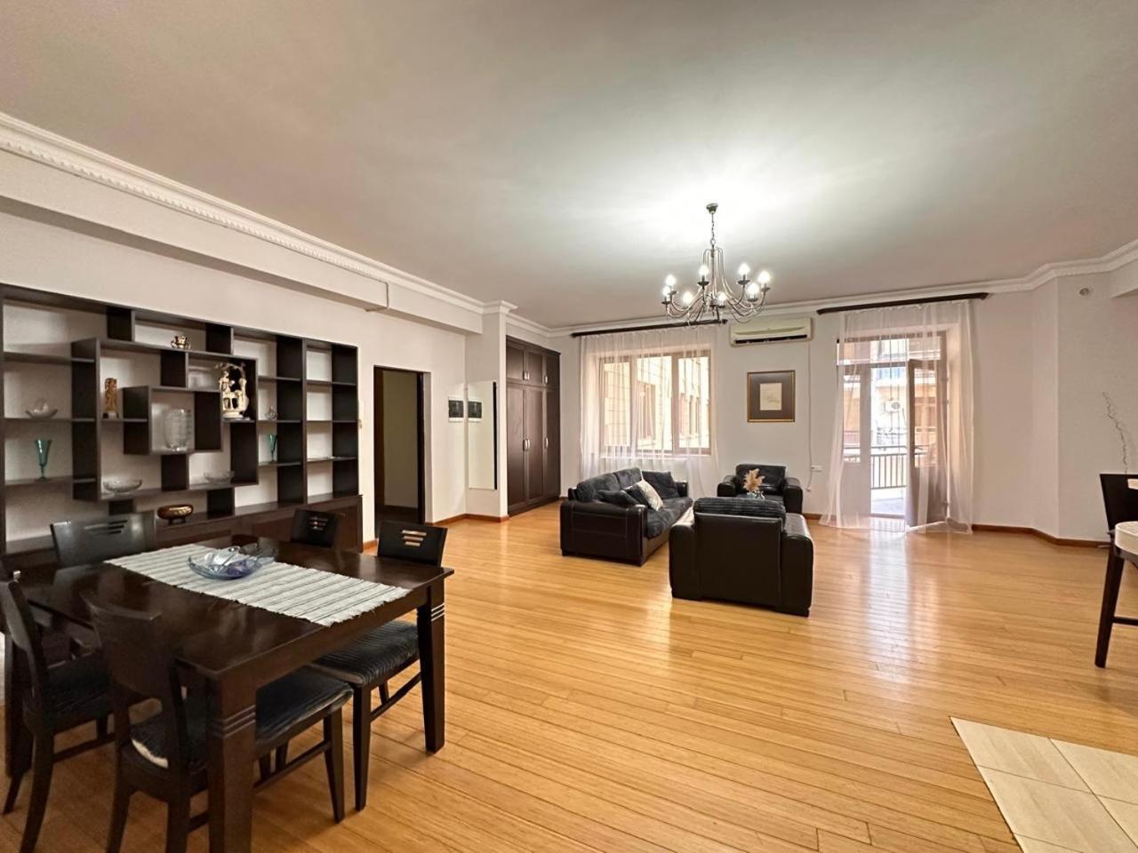 Hotel California Boutique Yerevan Bagian luar foto