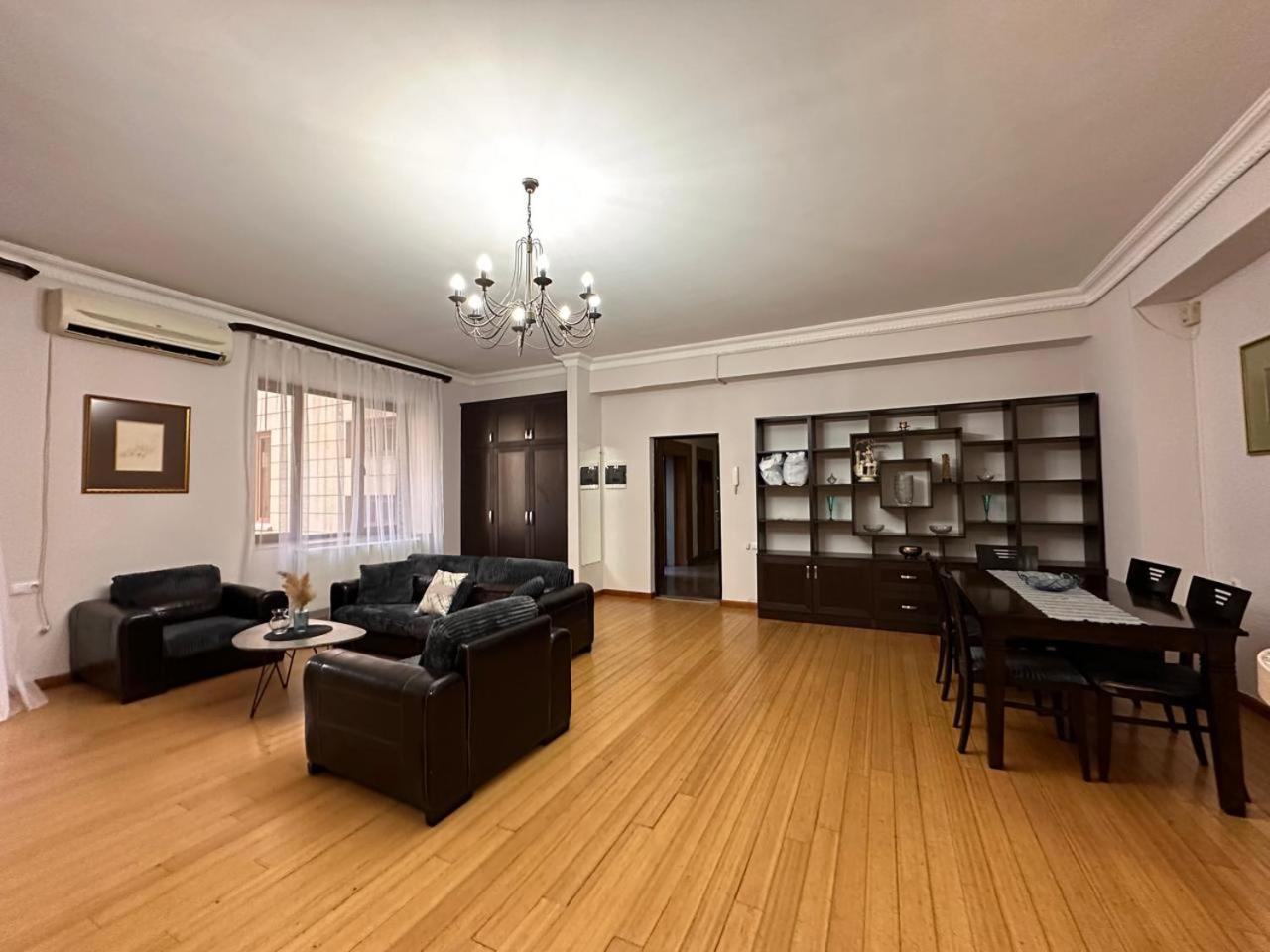 Hotel California Boutique Yerevan Bagian luar foto