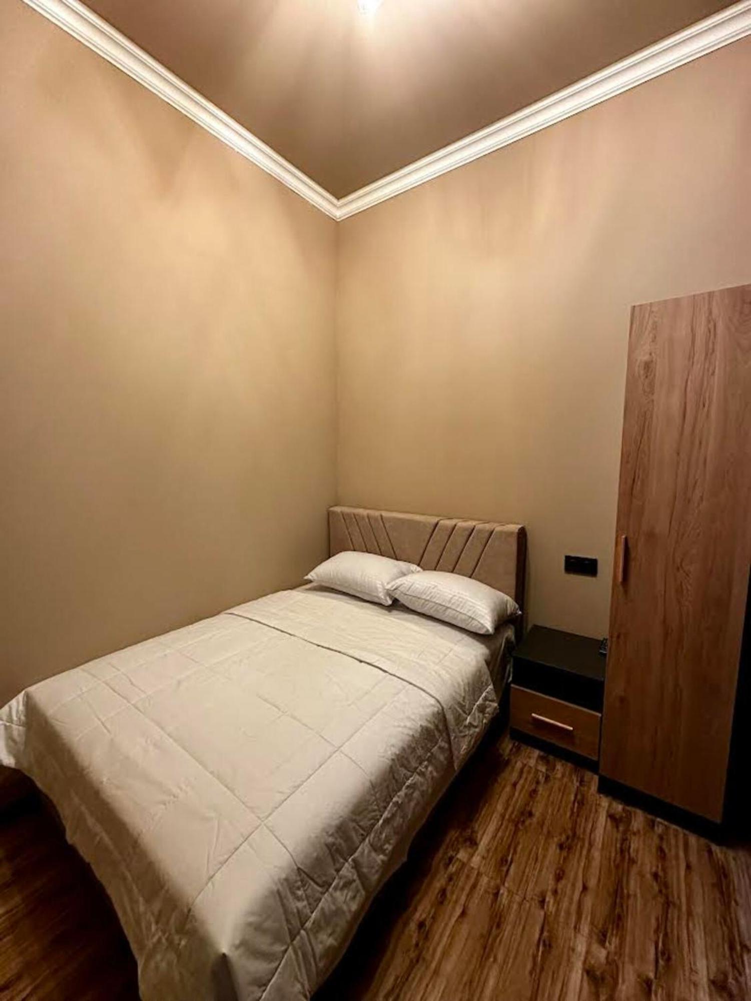Hotel California Boutique Yerevan Ruang foto