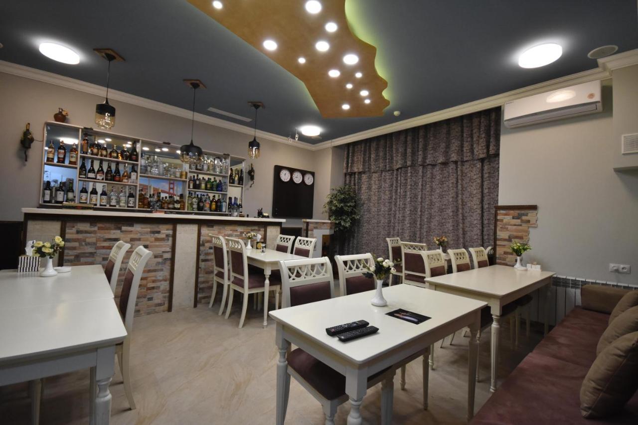 Hotel California Boutique Yerevan Bagian luar foto