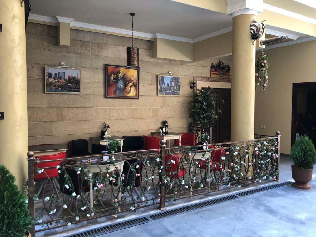 Hotel California Boutique Yerevan Bagian luar foto