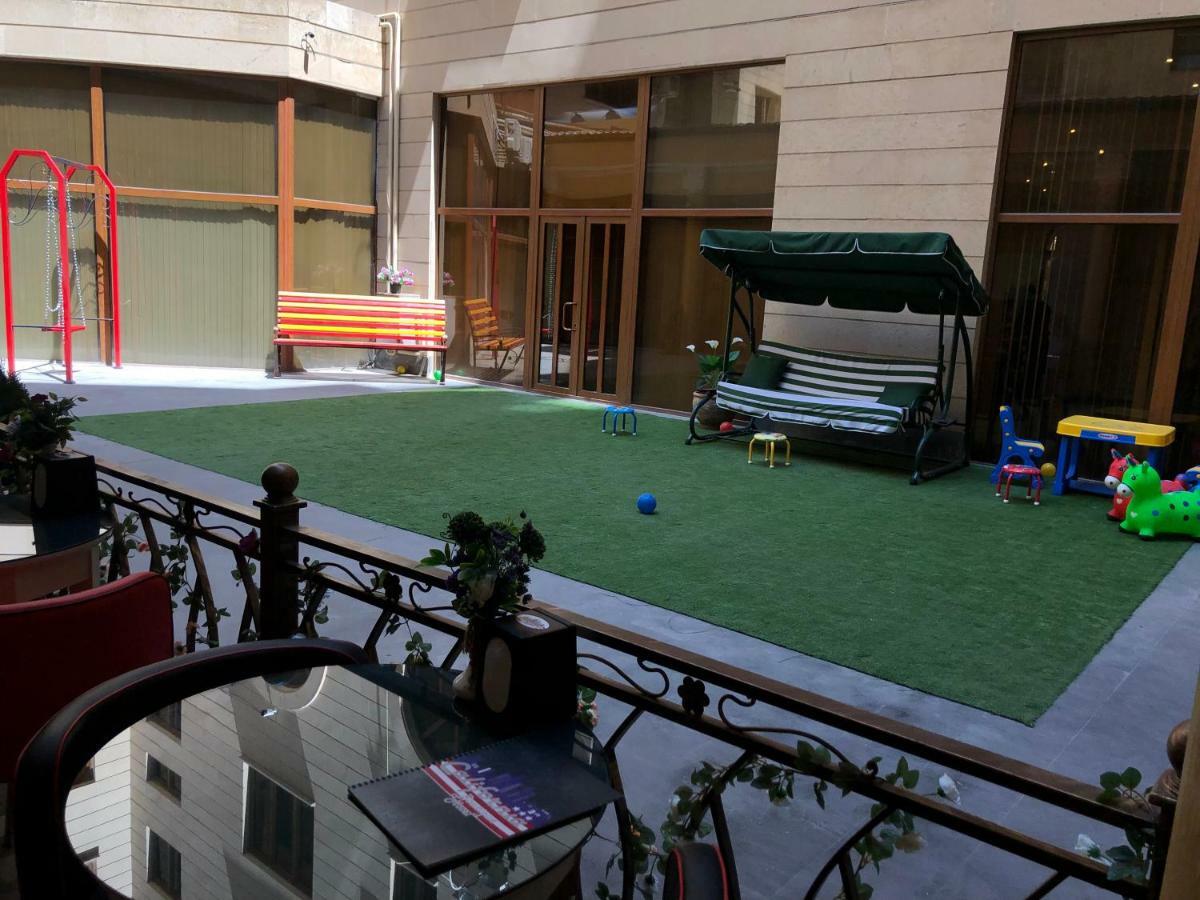Hotel California Boutique Yerevan Bagian luar foto