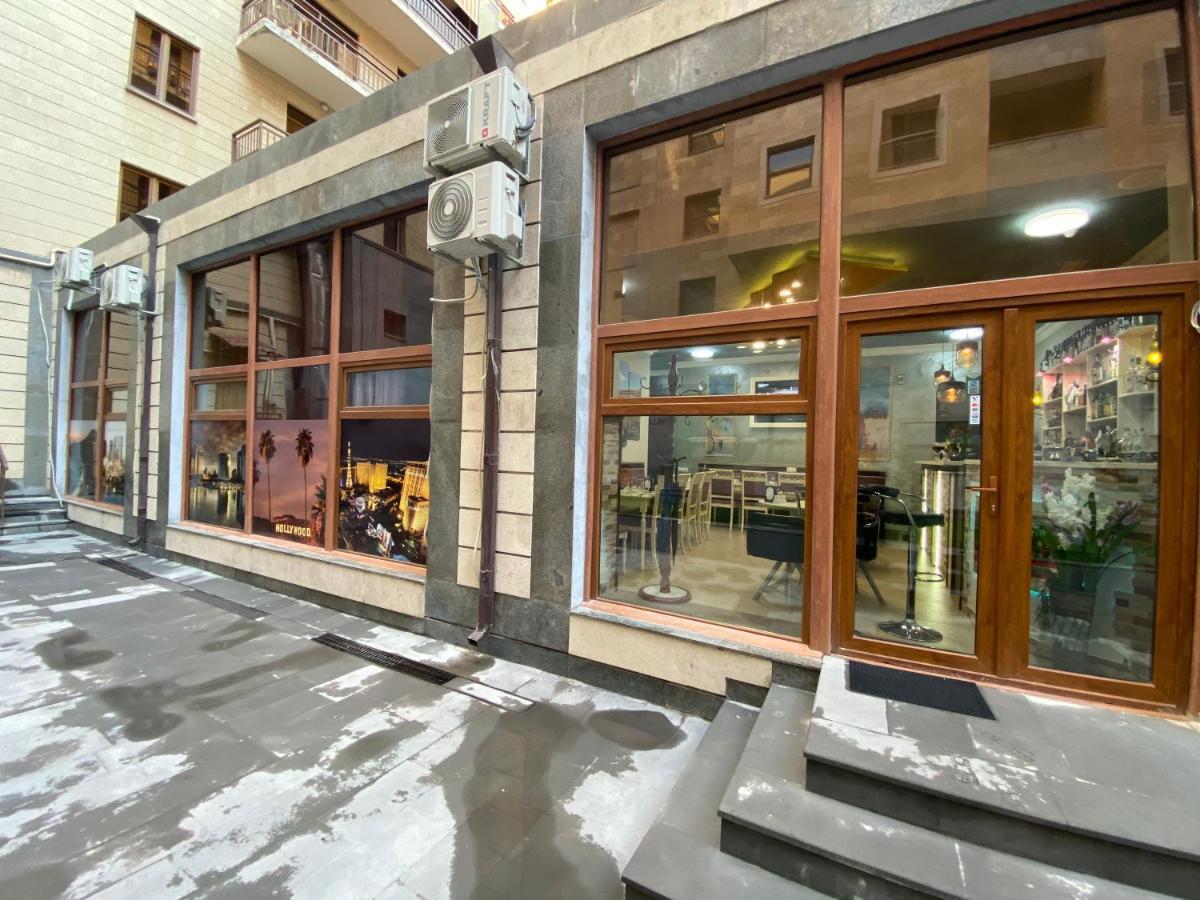 Hotel California Boutique Yerevan Bagian luar foto